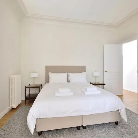 アパート 3br Berri Champs Elysees パリ