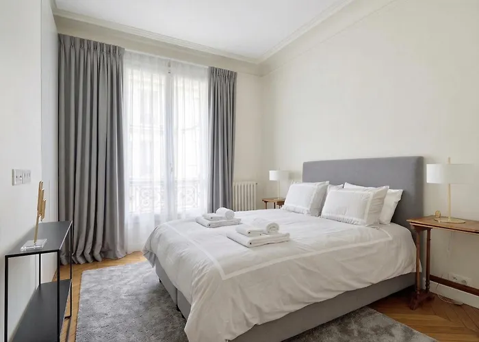 Lejlighed 3br Berri Champs Elysees Paris